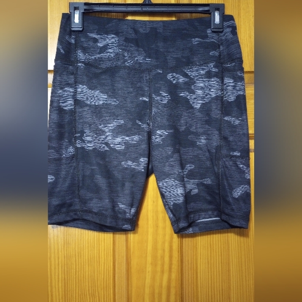 Athletic Works Black and Gray Camouflage Shorts, Size M